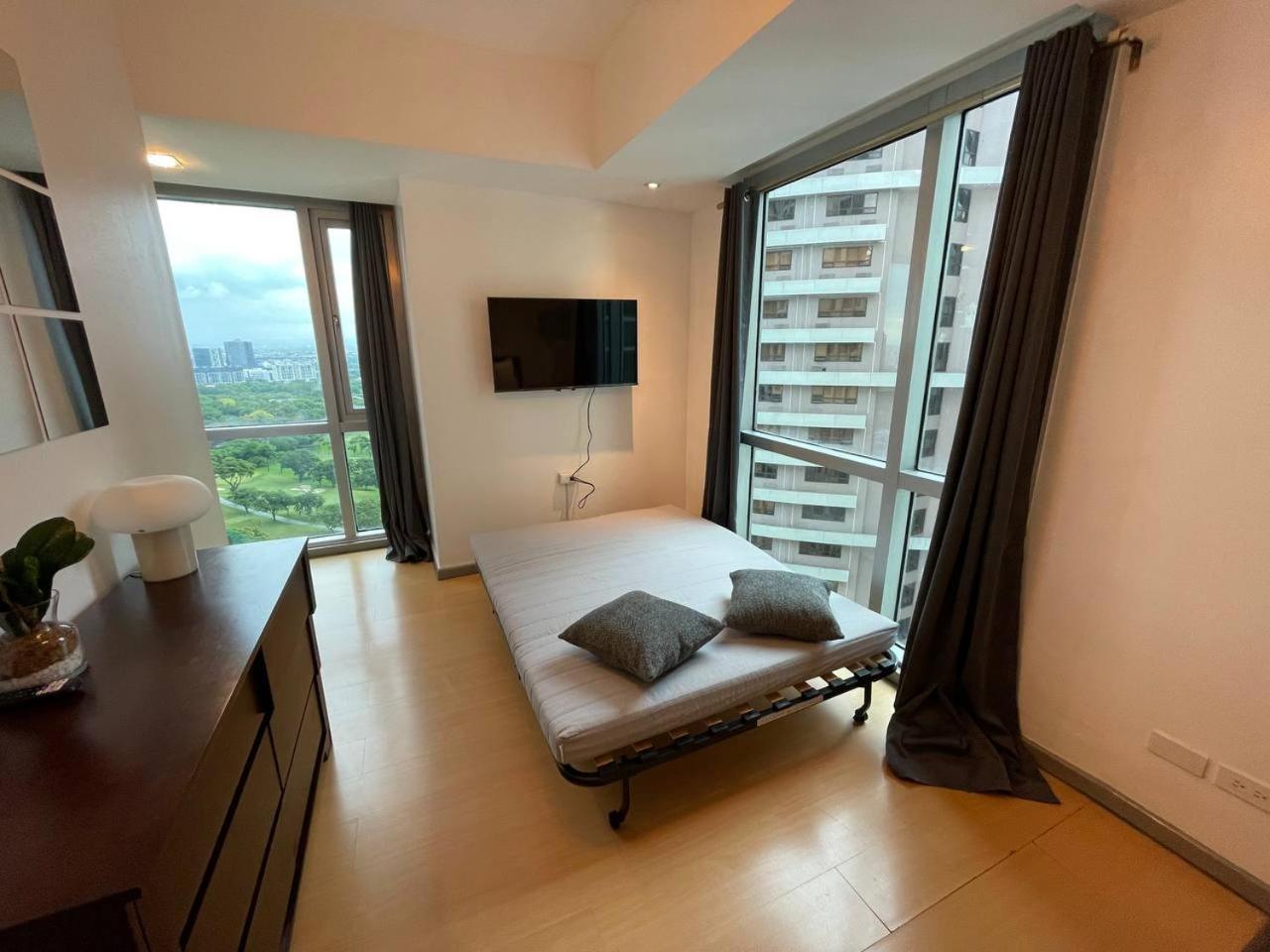 Prime Avant Bgc Location Apartments By Ph Staycation Manila Dış mekan fotoğraf