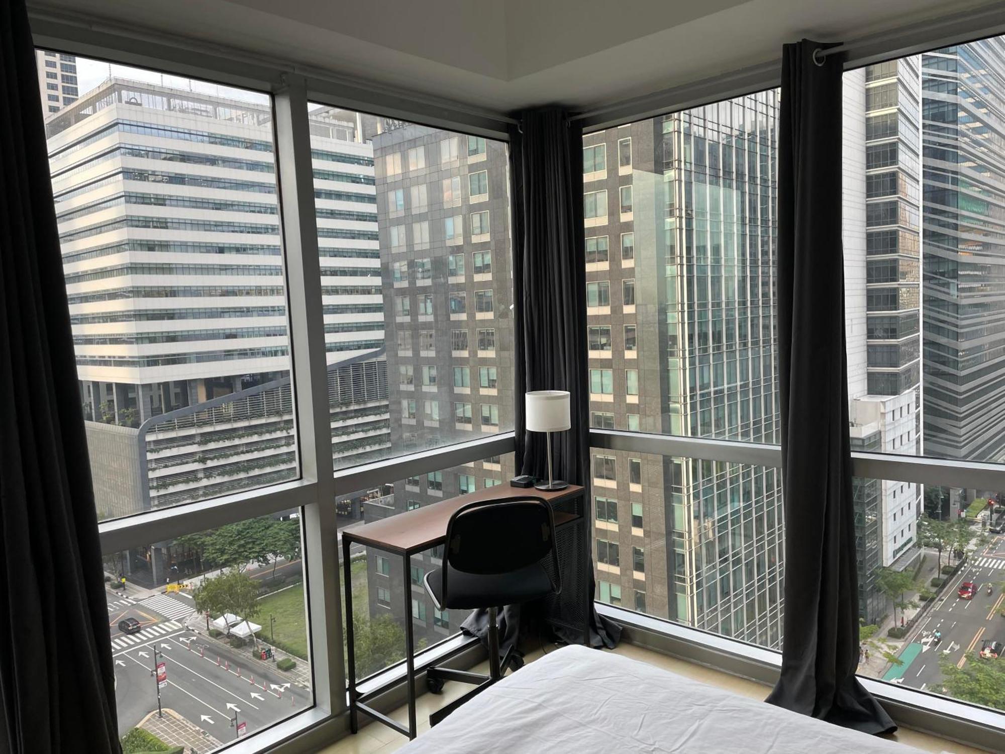 Prime Avant Bgc Location Apartments By Ph Staycation Manila Dış mekan fotoğraf