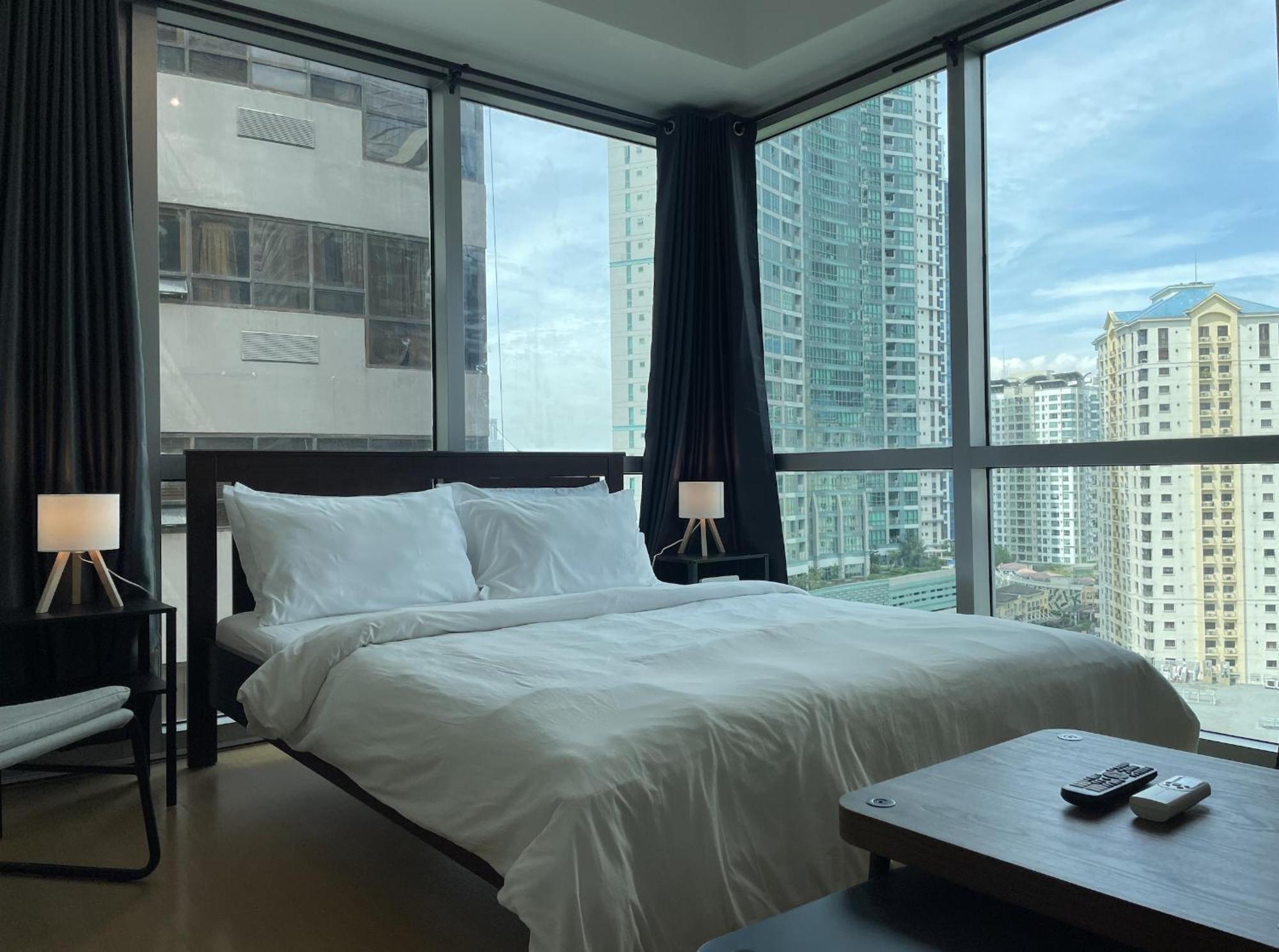Prime Avant Bgc Location Apartments By Ph Staycation Manila Dış mekan fotoğraf