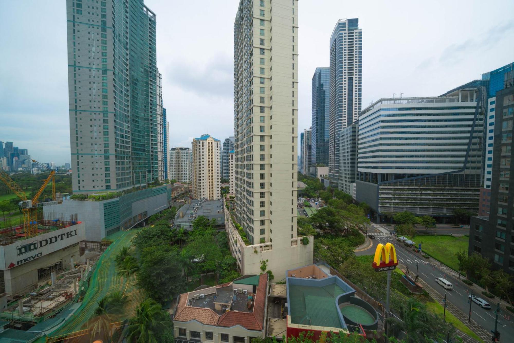 Prime Avant Bgc Location Apartments By Ph Staycation Manila Dış mekan fotoğraf
