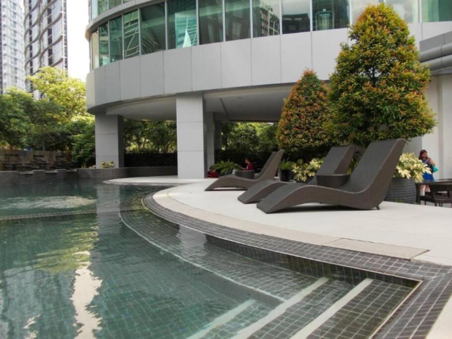Prime Avant Bgc Location Apartments By Ph Staycation Manila Dış mekan fotoğraf